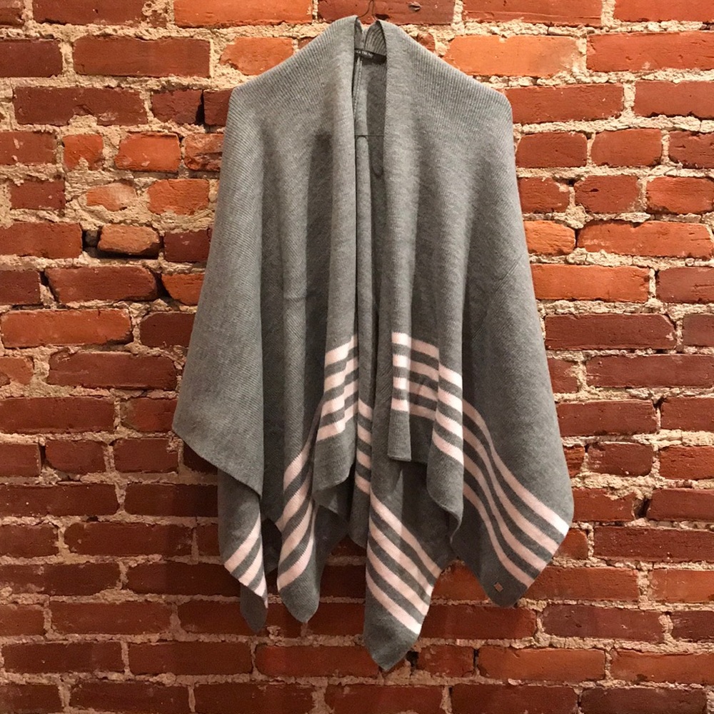 Ivanka Trump - Poncho/Cape